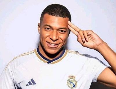 Video: Mbappé and Hakimi's Mother Steal the Spotlight on "Farewell Day"