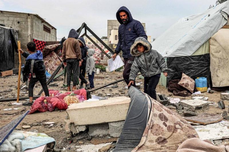 Hundreds of Displaced People's Tents Flooded Due to Rain in Gaza