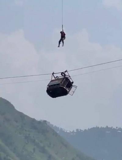 Video - Rescue of 7 Children Trapped in a Cable Car in Pakistan