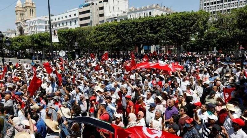 تظاهرة معارضة للرئيس التونسي ولمشروع تعديل الدستور