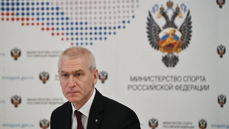 وزير الرياضي الروسي يبحث عن بدائل لواردات المعدات الرياضية