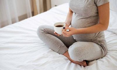 الحمل وشرب القهوة.. دراسة تحسم الجدل