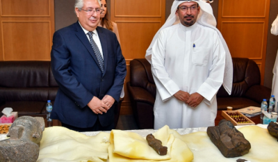 الكويت تعيد الى مصر قطعا أثرية مهربة