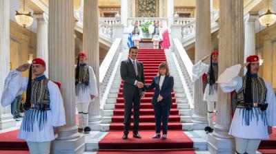 Emir of Qatar and Greek President Discuss Developments in Gaza