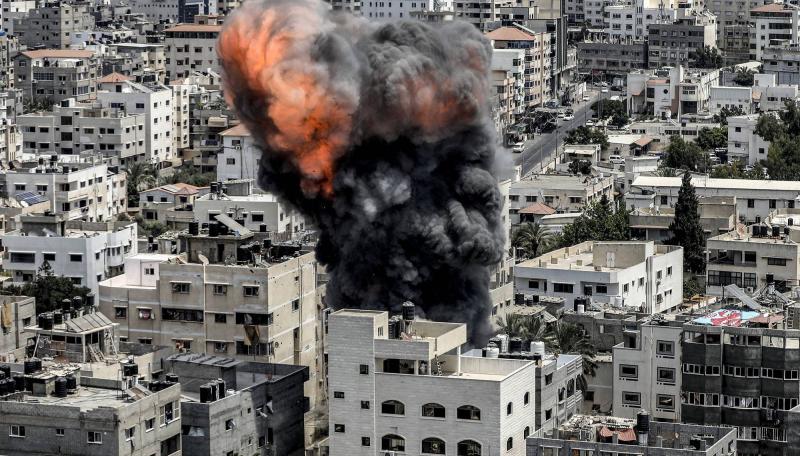 Title: Israeli Airstrikes on Southern and Central Gaza; Army Requests Evacuation of Shifa Hospital