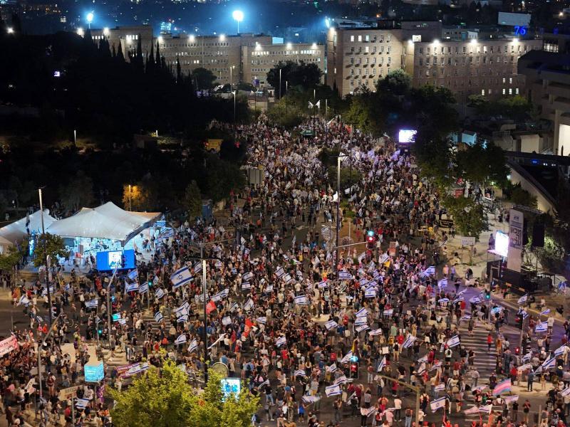 Demonstration outside the Knesset demanding the government's ousting