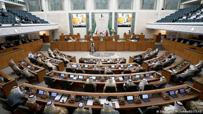 Kuwait Approves Budget with a Deficit of Nearly 7 Billion Dinars