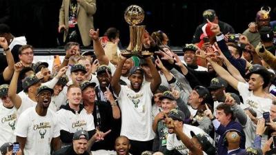 Milwaukee Defeats Golden State in NBA