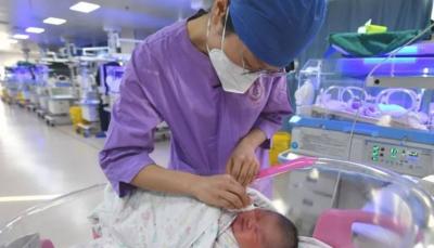 Title: In China... Hospitals Close Maternity Departments Amid Declining Birth Rates