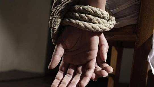 Amioun Station Stops 3 Thieves