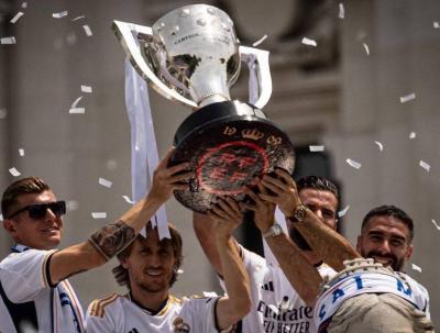 Spain Celebrates with Real Madrid for Championship Victory (Video)