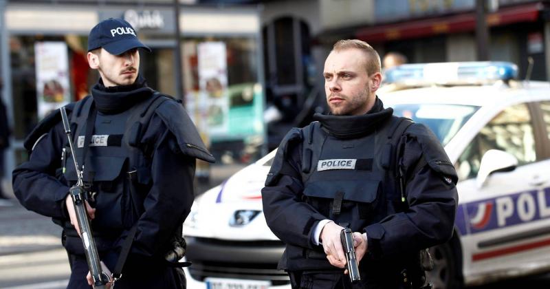 Title: French Police Officer Injured in Stabbing Incident in Paris