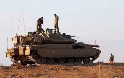 Israeli Tank Runs Over Reserve Soldiers' Cars Near Gaza
