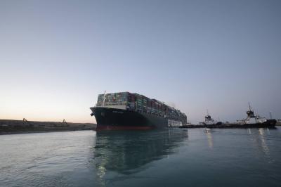 Suez Canal Revenues Reach $9.4 Billion for the First Time