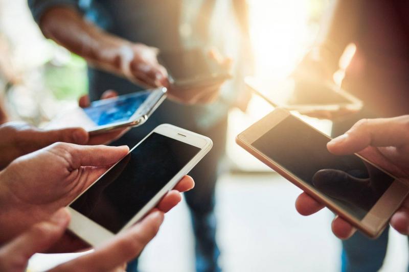 Benefits of Limiting Phone Use to Less Than Two Hours Daily