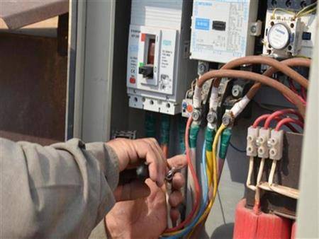 Beirut Governor Warns Electricity Generator Owners and Investors