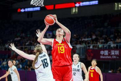 "2.20 Meters Tall" – Basketball Player Turns Heads!