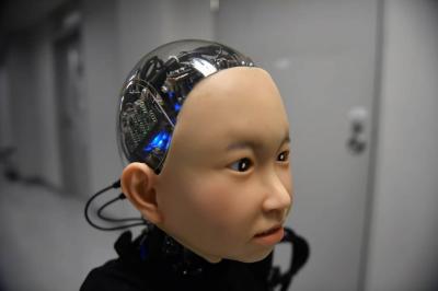 Video.. "Robot" Smiles Like a Human!