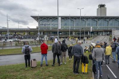 "Bomb at the Airport"... What is Happening in France?