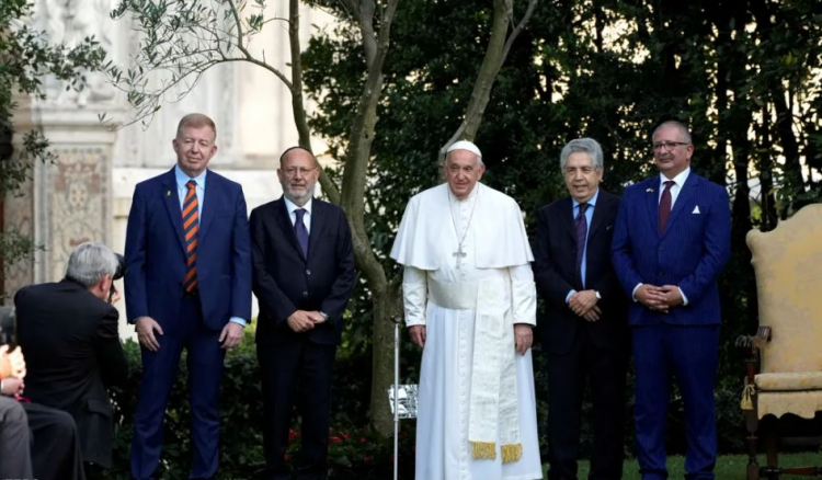 Pope Brings Together Israeli and Palestinian Ambassadors in Vatican Gardens