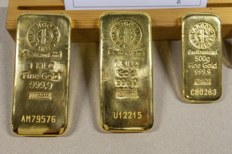 Gold Heads Towards Largest Monthly Gain in a Year Amid Safe-Haven Demand