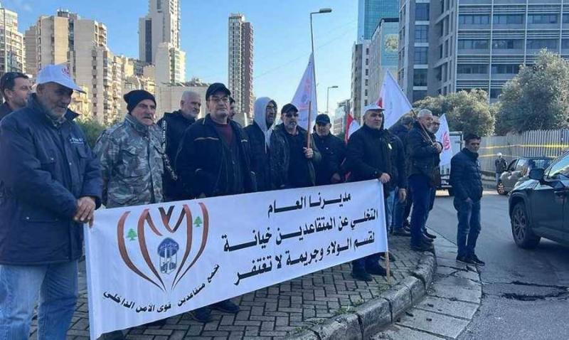 Military Personnel Protest in Front of the Government Palace: Questions for the Government