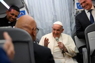 Pope Francis Urges Nations Not to Manipulate Ukraine Over Weapons Assistance