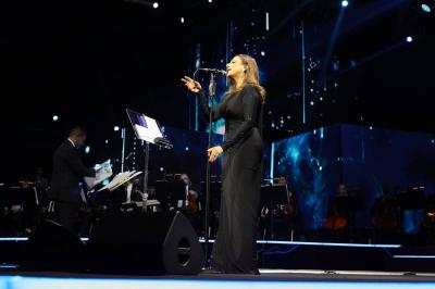 Anhar Shines in Her Latest Concert in Kuwait with a Black Look