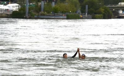 Title: Video: First Political Figure Swims in the Seine!