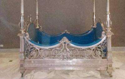 The Story of the Royal Bed that Sparked Widespread Controversy