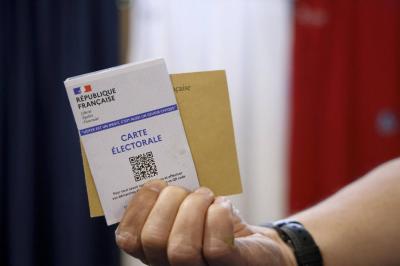 New Caledonia: Protesters Close Polling Station