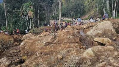 In Nepal, 9 People Killed Following Landslides (Video)