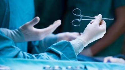 "Strange Incident": 20 Screws and Metal Wires Extracted from Patient's Abdomen (Photos)
