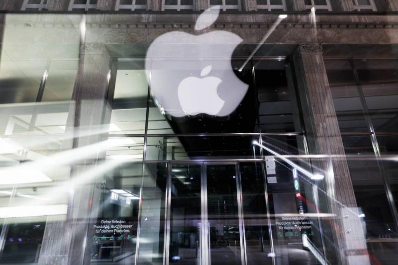 Apple Employs Artificial Intelligence to Boost Sales