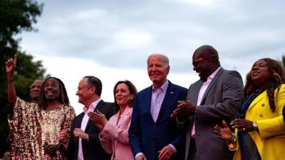 Strange Video of Biden... Stuck for 20 Seconds!