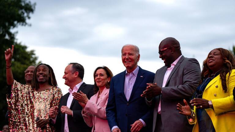 Strange Video of Biden... Stuck for 20 Seconds!