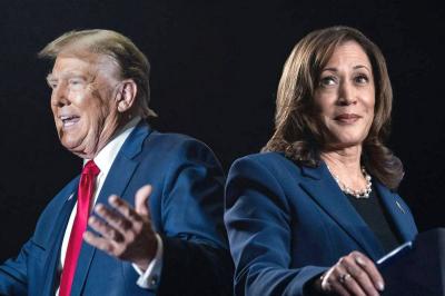 Kiss of Competition Between Harris and Trump!