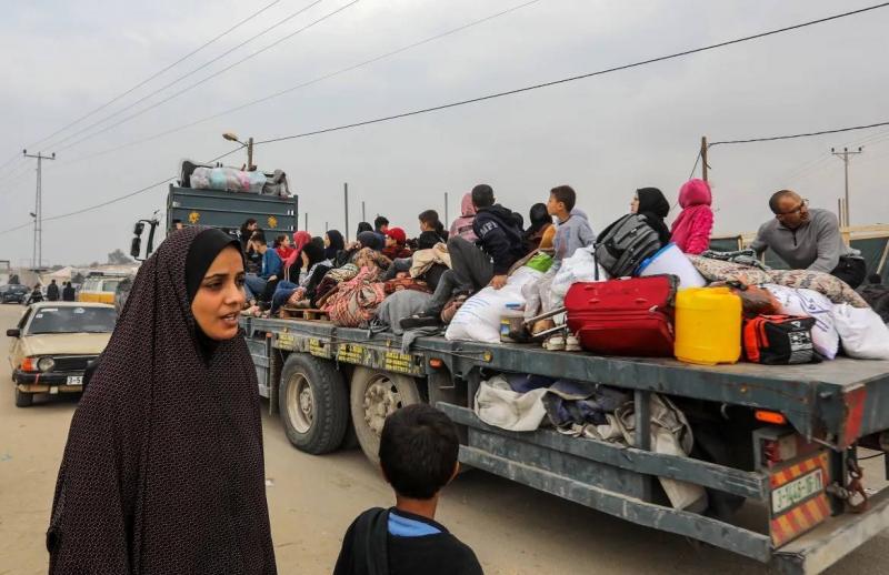 Thousands Leave Rafah as Israel Shoots at Displaced Persons