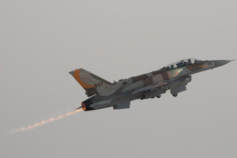 Intensive Israeli Air Force Flights Over Southern Villages and Towns