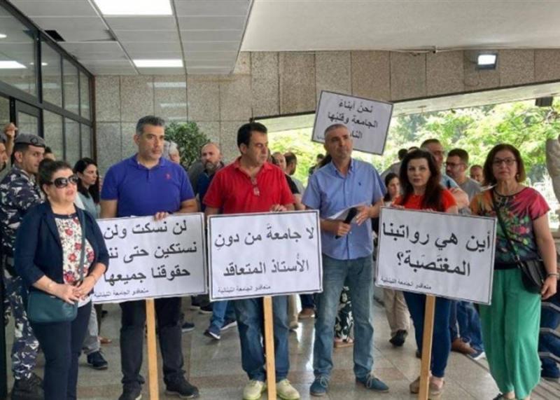 Protest by Contract Faculty at 