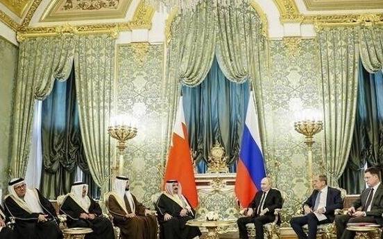 Bahraini Shura and Representatives Councils Praise King's Talks with Putin