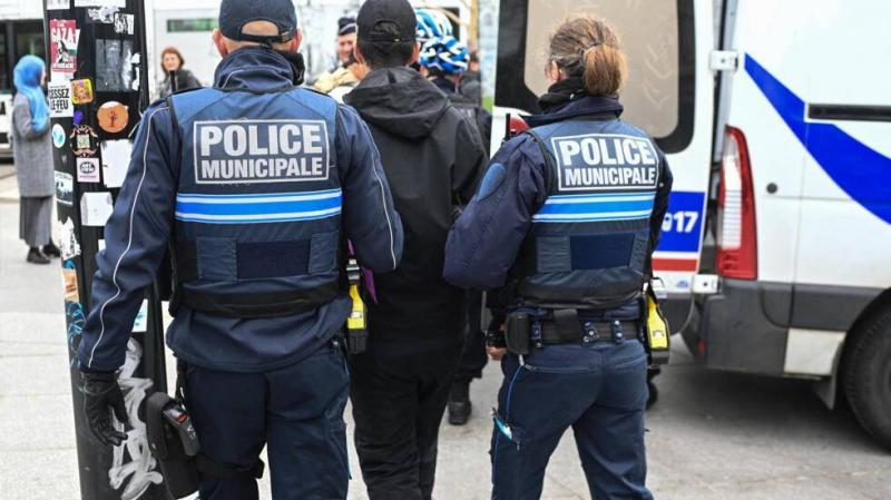 France... Arrest of Knife Attack Perpetrator on Charges of Murder and Kidnapping