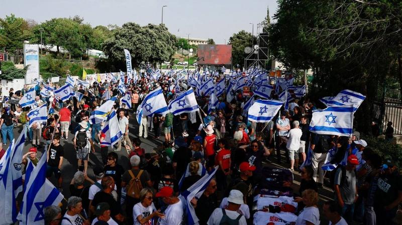 Thousands of Protesters in Israel Demand Early Elections