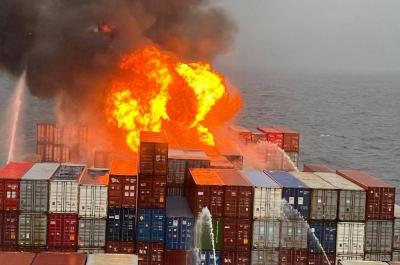 Huge Fire Breaks Out on Cargo Ship in India (Video)