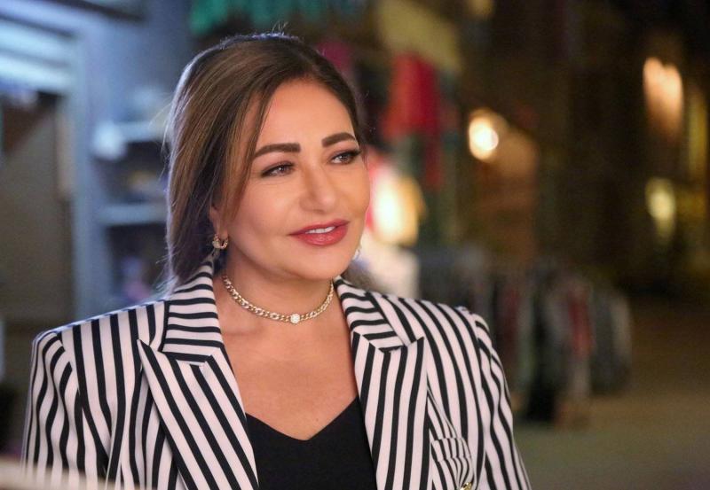 Leila Alawy Sparks Ridicule with Her Photo Next to Adel Imam's Statue