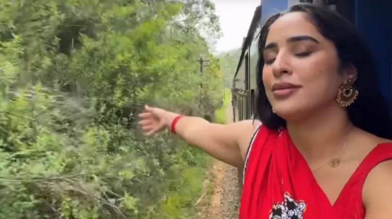 Famous Algerian Influencer Jumps from Train!