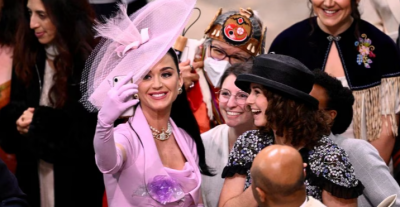 The First Break of Queen Elizabeth's "Taboos": Bold Colorful Fashion