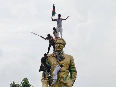 Revenge on the President: They Destroyed His Statue