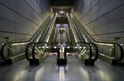 11 Injured Due to Escalator Mishap... Video Captures the Incident