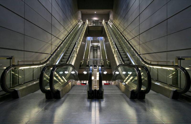 11 Injured Due to Escalator Mishap... Video Captures the Incident